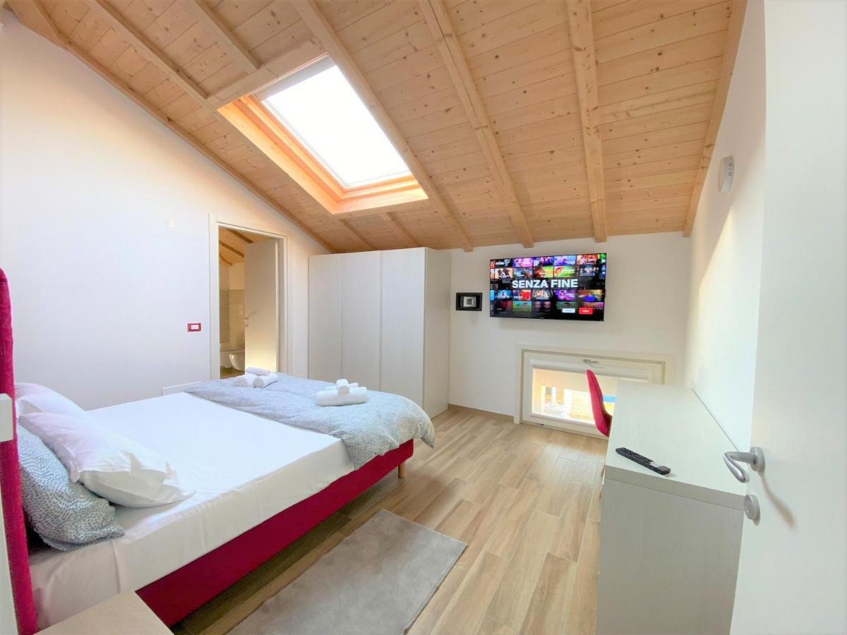 Desenzanoloft Official Partner Marriott Homes & Villas - Palazzo Visconti Luxury Suite Ντεζεντσάνο ντελ Γκάρντα Εξωτερικό φωτογραφία