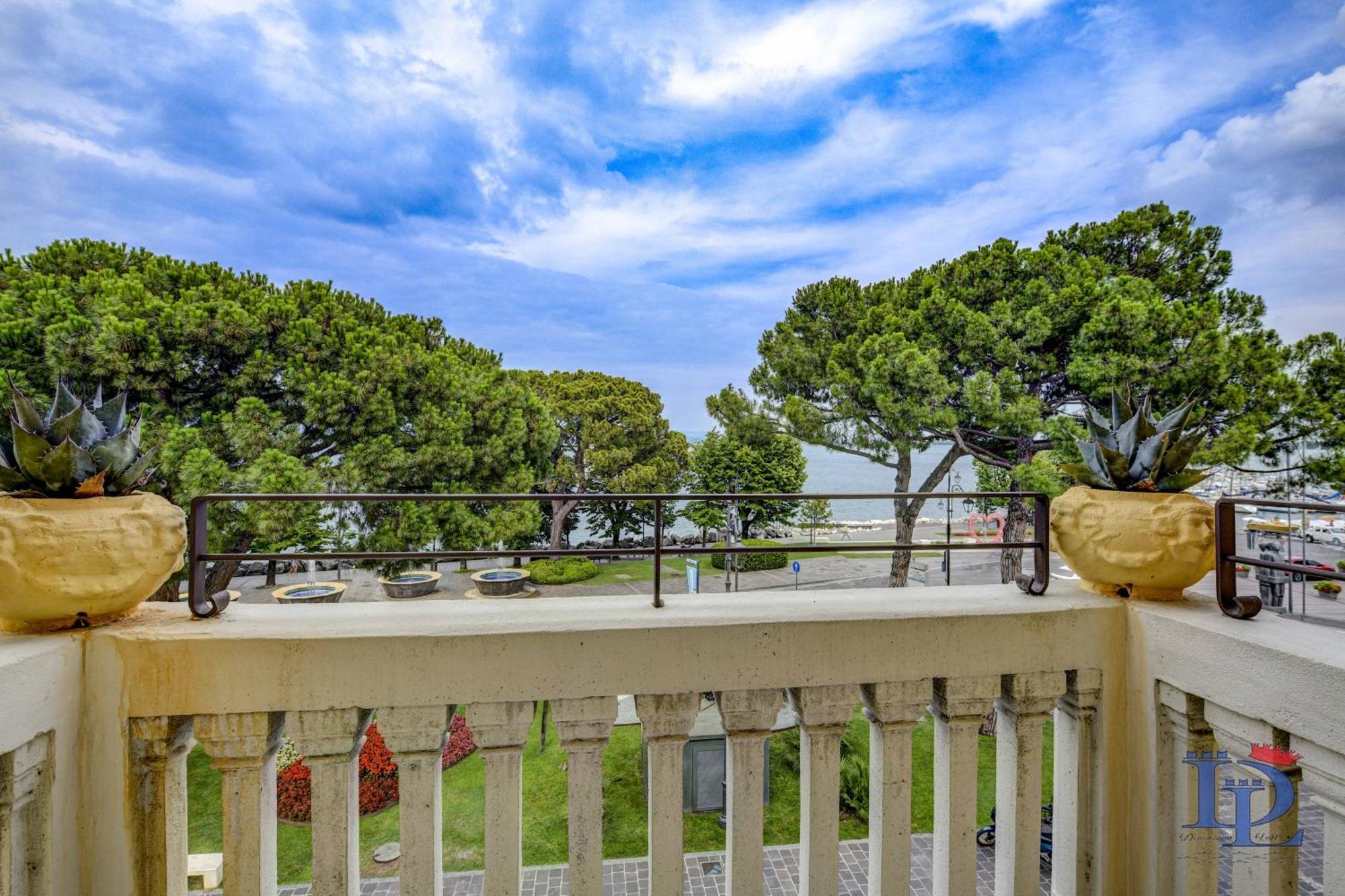 Desenzanoloft Official Partner Marriott Homes & Villas - Palazzo Visconti Luxury Suite Ντεζεντσάνο ντελ Γκάρντα Δωμάτιο φωτογραφία