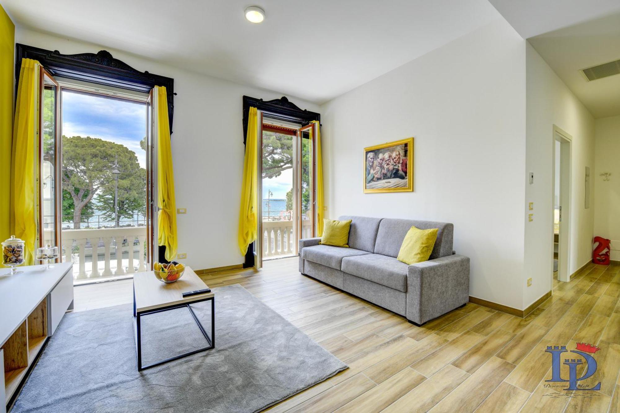 Desenzanoloft Official Partner Marriott Homes & Villas - Palazzo Visconti Luxury Suite Ντεζεντσάνο ντελ Γκάρντα Δωμάτιο φωτογραφία