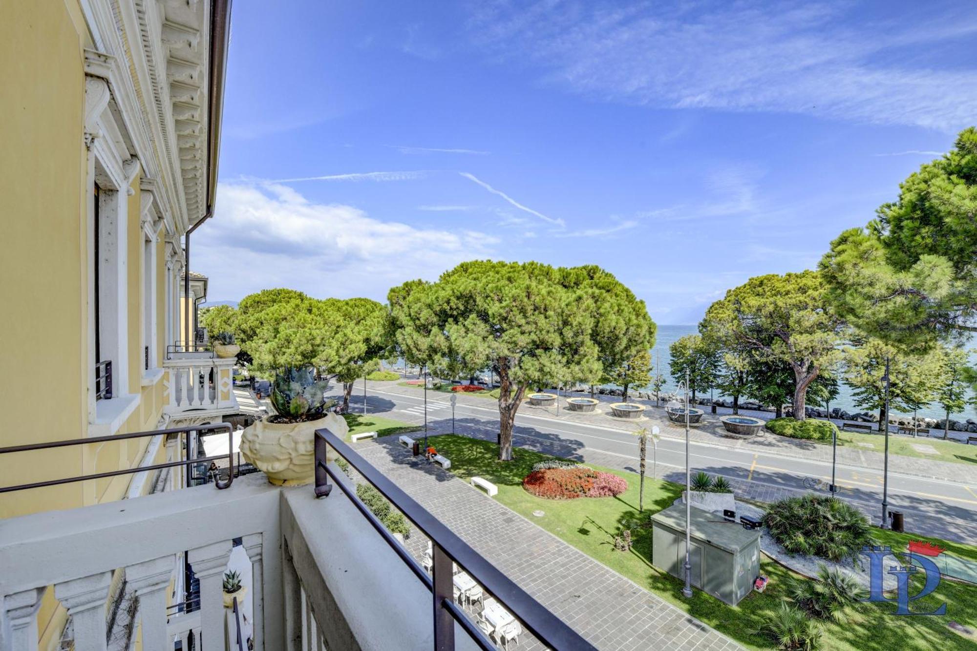 Desenzanoloft Official Partner Marriott Homes & Villas - Palazzo Visconti Luxury Suite Ντεζεντσάνο ντελ Γκάρντα Δωμάτιο φωτογραφία