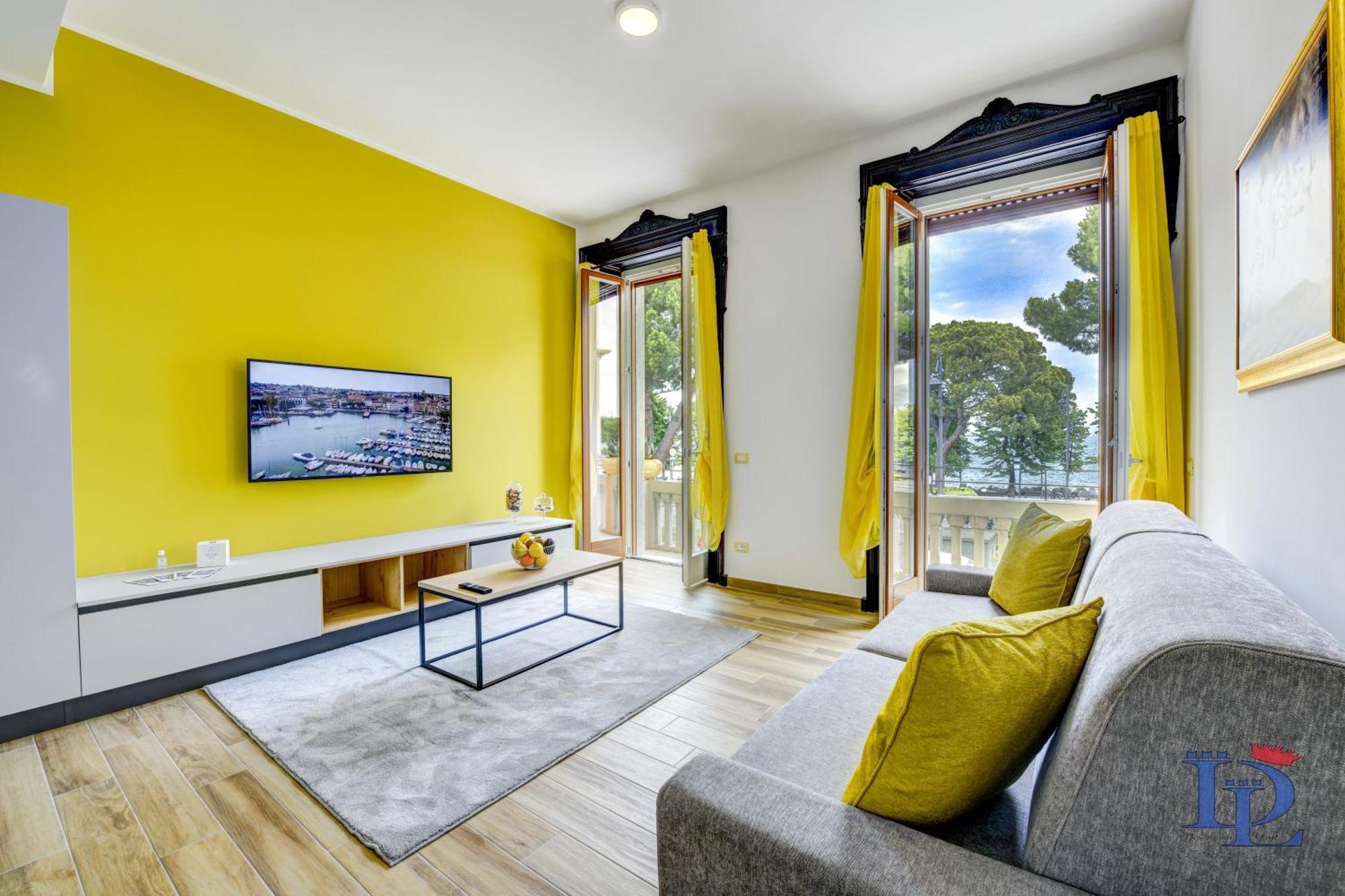 Desenzanoloft Official Partner Marriott Homes & Villas - Palazzo Visconti Luxury Suite Ντεζεντσάνο ντελ Γκάρντα Δωμάτιο φωτογραφία